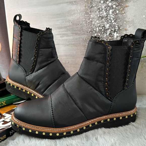 Free People Atlas Puffer Chelsea Boots
Black Womens Size 38.5 - Picture 12 of 13